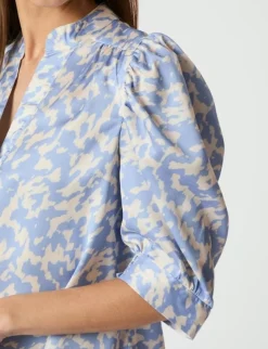 Neo Noir Roella Graphic Fade Bluse - Lyseblå